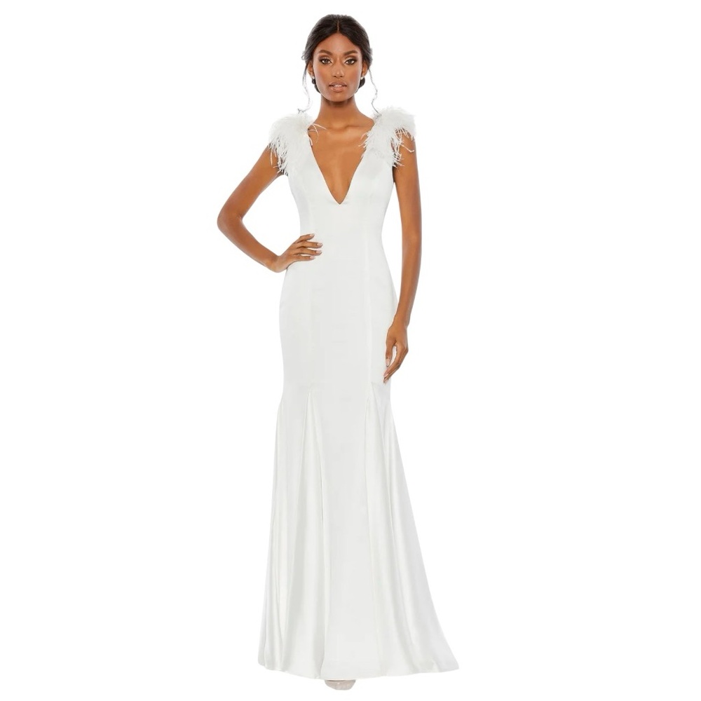 MAC DUGGAL 68137 DRESS Feather Shoulder V Neck Column Gown size 4 NWT White